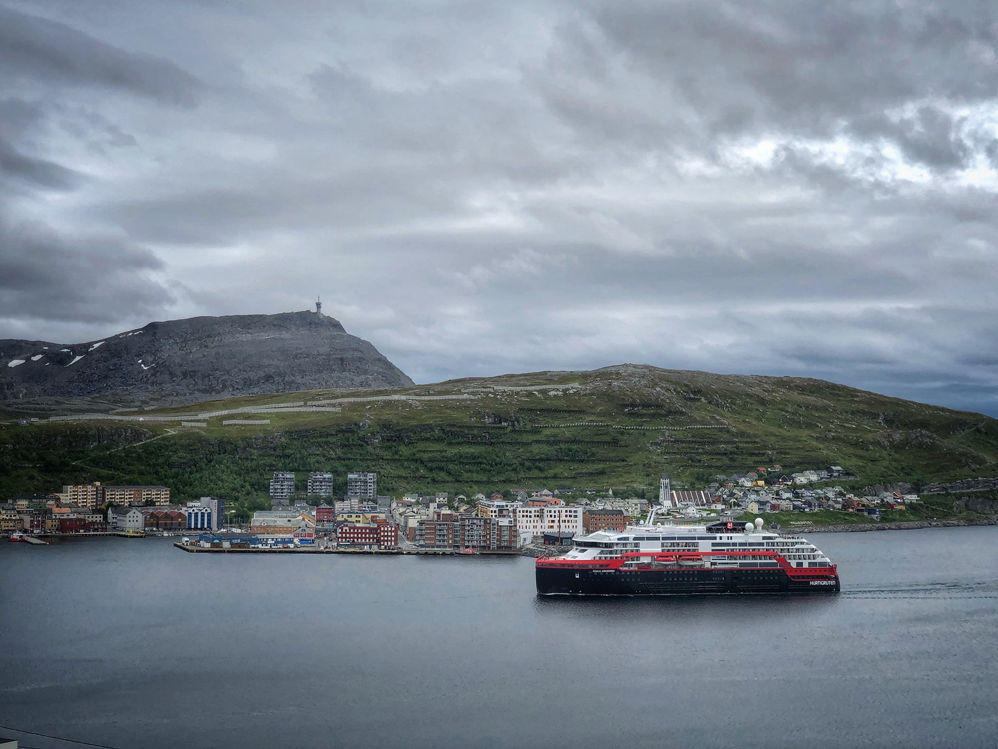 Ferje og fartoy ved kai i Hammerfest